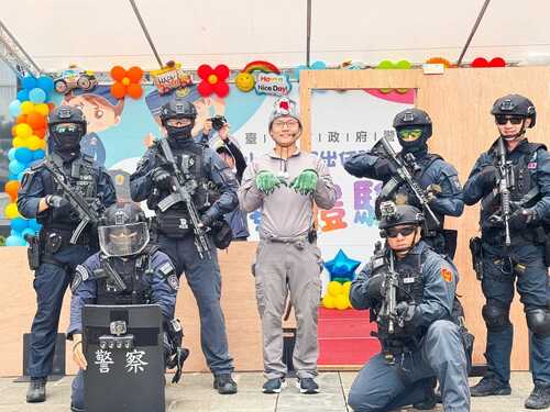 1130615中市警察節嗨翻天!小波麗士超萌出任務 熱舞攻堅防爆超吸睛產品圖