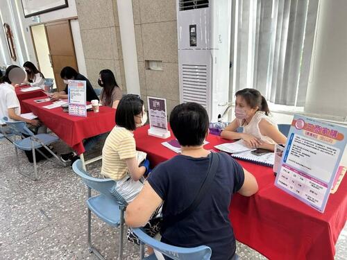 1141008慶重陽！逾700職缺挺中高齡 中市府山線樂齡聯合徵才暖心登場產品圖