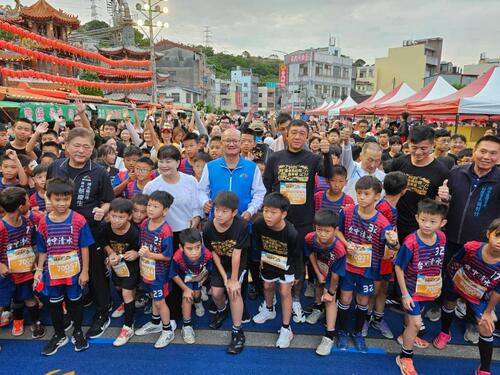 1141101連辦八年 清水馬拉松嘉年華會知名度高視障選手、外國傳教士來報名 跑步領略清水之美