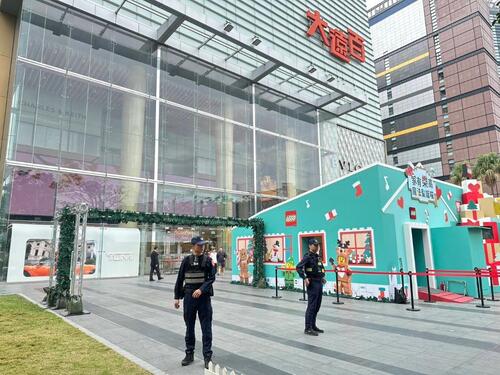 1141220防範模仿事件發生 中市第六分局強化捷（轉）運站與百貨公司安全維護 迎戰年底大型活動潮 周永鴻提三點建議 中市府：強化跨局處應變與即時通報 全力守護活動安全