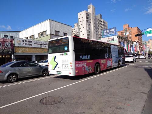 1141221台中公車每日「蒸發」800班次！逾6成駕駛年過半百 市議員陳俞融憂年輕人不來、長者不敢退 台中交通陷惡性循環 中市府：持續穩定公車人力　調整營運成本、加薪留才並強化徵才