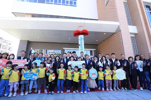 1141222打造「會呼吸的圖書館」！ 北屯溪東圖書館正式開館 針對跨年等大型活動維安 盧市長：台中市全城緊急戒備當中產品圖