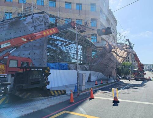 1150101榮總工地施工架倒塌 疑強風所致 中市府：無人傷亡 立即勒令停工限期改善