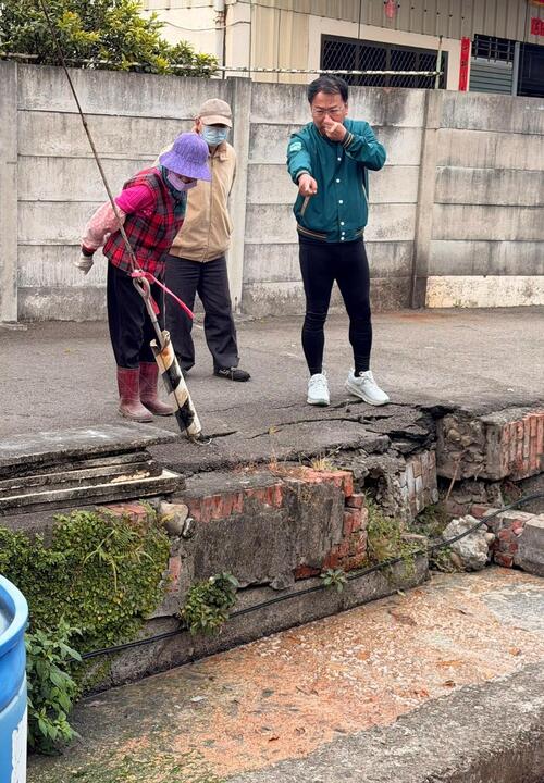 1150102豐原社皮路溝渠遭棄置廚餘飄異味 中市環保局：已清除並強化監控防堵、將依法告發處分產品圖