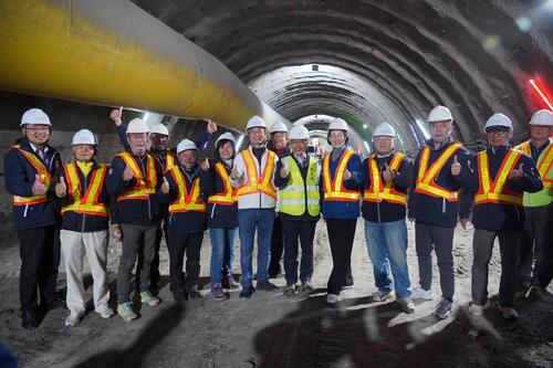 1150109東豐快「最挑戰」工程公老坪隧道進度超前！建設局長：朝118年全線貫通邁進產品圖