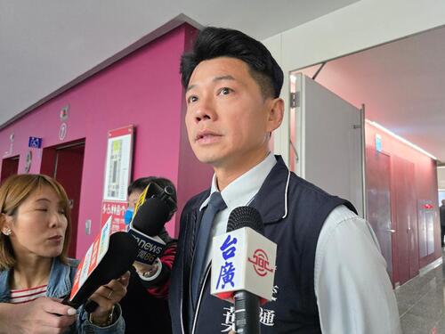 1150113 TPASS恐斷炊 民進黨議員周永鴻：冤有頭債有主 應要求藍委速審總預算 中市府盼TPASS持續 交通局長：是否代墊等中央給答案