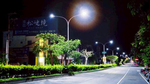 1150113中市路燈全面LED化！盧市長：換裝LED燈具 每年省下約1.3億電費 建設局長：全國唯一透過路燈換裝申請碳權額度的縣市