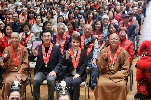 1150118佛光緣美術館台中館新館啟用 首展「星雲大師一筆字書法」登場 江啟臣、楊瓊櫻及盧市長同台出席 盧秀燕：希望兩人「開了智慧、求了佛法」後盡速協調成功