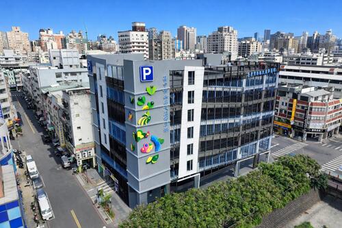 1150419台中國家歌劇院前最美停車場！交通局打造藝術結合科技的停車新地標