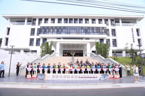 1150420斥資3.27億東勢生命紀念館啟用！盧市長：全市預計提供20萬櫃位滿足20年需求 讓先人「落葉歸根」產品圖