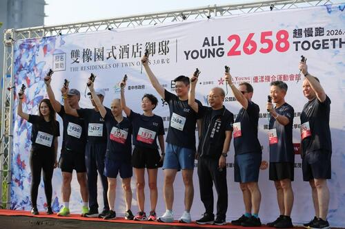 1150426 ALL YOUNG超慢跑台中登場 2,658人輕鬆開跑 沿途豪華補給享超Chill路跑體驗