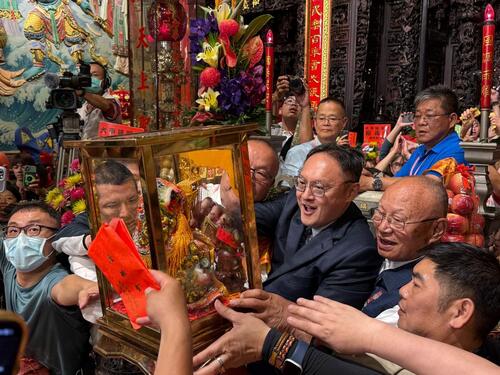 1150427大甲媽回鑾！ 9天8夜信仰盛會畫下圓滿句點 鄭副市長恭迎安座祈願國泰民安