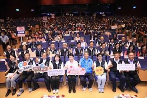 1150502「有媽媽在，家就在！」盧市長出席模範母親表揚讚嘆媽媽是家中女神