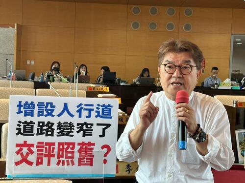 1150504質疑犧牲行車權益換人行道 李中議員：中市都市計畫、交通評估雙失靈