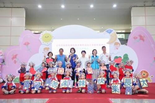 1150513全國地方政府唯一雙職場托嬰中心！ 盧秀燕市長：市府帶頭打造友善育兒職場環境