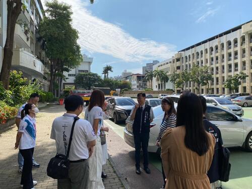 1150516台中逾2.4萬名考生迎國中會考 教育局長蔣偉民巡視考場暖心打氣