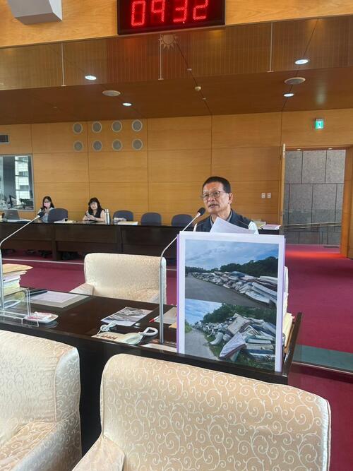 1150519潭子3000張廢床墊像萬里長城 賴朝國提出質詢 環保局：流標二次，現積極辦理發包作業中