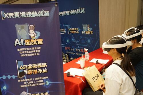 1150521中市府挺社會新鮮人！年中最大就博會530 、531中友百貨登場 3,000職缺、薪資最高上看9萬6,000元