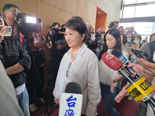 1150529台中市議會民進黨團：盧秀燕應認清體制分際 尊重議會監督 質詢藍線核銷3.25%政見跳票 陳俞融轟：角色錯亂！中市府引用憲判：首長「以問答問」 未違反議事規則