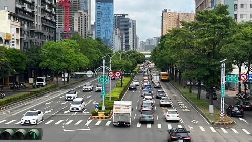 1150605台中4月房地稅雙跌 但牌照稅額、開徵車輛數與占比 3項居六都之冠 鄉林：人口快速增加及移居蛋白區開車通勤 凸顯大眾捷運建設很急迫產品圖