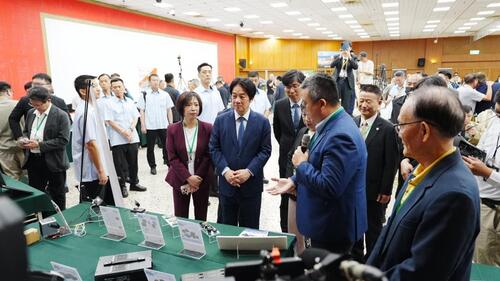 1150609無人機國家隊將成軍 賴清德喊：我不會放棄！兩年預算一起審「怎麼審！何欣純：台中升級為智慧製造新核心 江啓臣：遺憾中央政府的政策忽略臺中產品圖