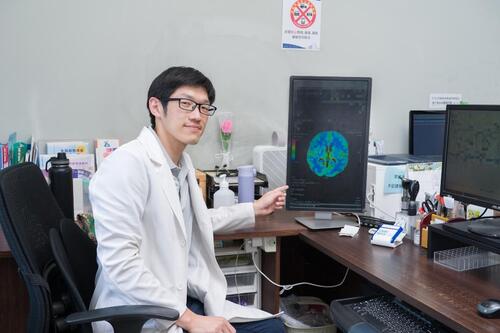 1150623眼歪嘴斜單側無力 47歲壯男突發中風 醫護協力急通血栓 保住一家之主的行動能力產品圖