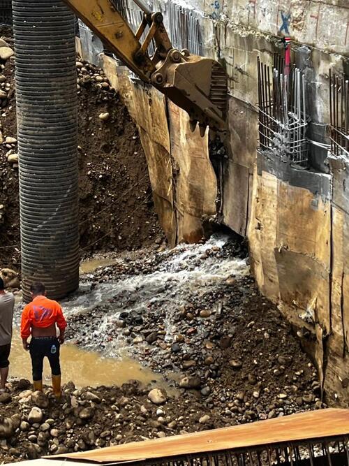 1150630大里驚傳疑似天坑遭回填掩蓋？疑似遭隔鄰建築工地施工不當影響 江和樹、李天生議員要求徹查：公共安全不能被掩埋！