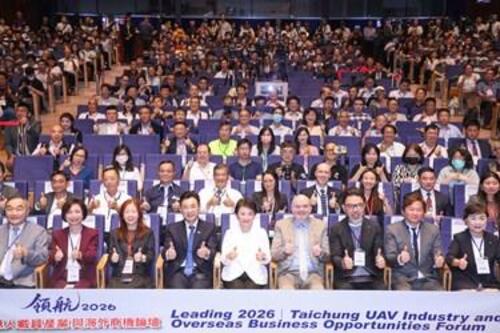 1150702攜手AIT辦無人載具論壇 盧市長：以台中為軸心打造下一座護國神山  谷立言：「蜂巢」嚇阻衝突