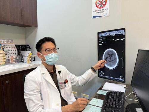 1150703車禍後走路怪、記憶退化 家屬誤當後遺症 竟是腦部積水！醫師揪出交通性水腦症