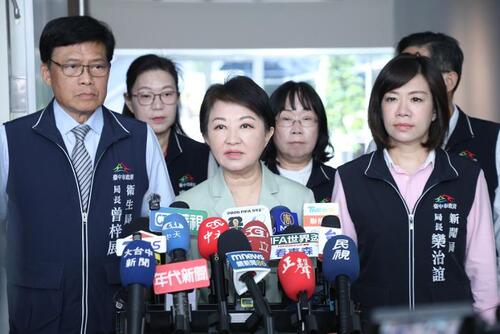 1150707問題油風暴持續 涉及致癌油的3家公司每家各開罰300萬元 盧秀燕市長：不認同中央20%以上才下架規定 20%以下也要全部下架