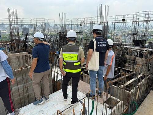 1150709南屯建案深夜火警 中市都發局勒令停工並依法裁罰：須通過「三階段」審查始得復工