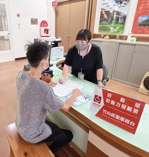 1150714青年跨域就業有靠山！中彰投分署助近1500人成功異地追夢