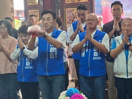 1150802循盧秀燕勝選模式  江啟臣第一場問政說明會從清水紫雲巖出發 議長張清照號召地方重要人士力挺 盧秀燕也趕來站台