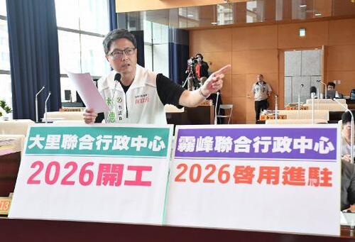1150813關心大里霧峰聯合行政中心進度 林德宇議員：大里聯合行政中心工程標還沒上網、發包 不要急於在盧市府任內做動工秀產品圖