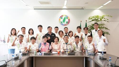 1150818民進黨團喊話「市長換欣、普發現金」何欣純：當選首會期提追加預算 盧秀燕：明年中央普發1萬樂觀其成 喊話多跟立院溝通傾聽民意產品圖