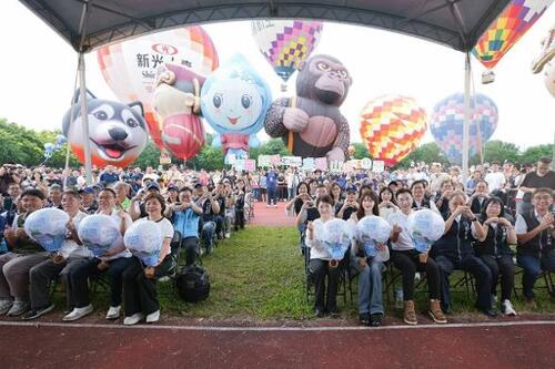1150822全球唯一媽祖熱氣球首度飛台中！盧市長揪李多慧升空 祝福全民「心想事成」暢遊山城產品圖