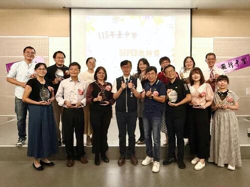 1150822從引導思考到提供心靈巧克力 中山醫大3教師獲台中SUPER教師殊榮產品圖