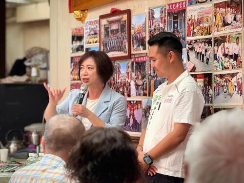 1150828何欣純陪同北屯新人陳信秀参香 祈求承接前議員民主香火！