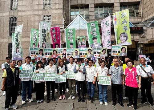 1150831「台中英・台中贏」英系八將聯合登記跨選區團結出發 宣示「台中英世代・創造欣未來」有機會小英總統會再到台中來！