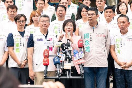 1150902何欣純登記參選台中市長 宣布蔡英文任榮譽主委、蔡其昌綰主委兵符