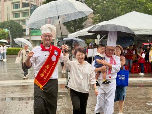 1150903陳成添交杓 盧秀燕見證 北屯新動力 吳宗學登記端出五道政見招牌菜！