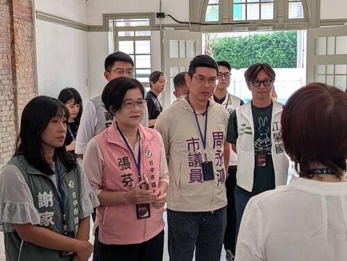 1150910臺中州廳6年砸6.55億修復 民進黨團會勘 周永鴻、黃守達：硬體好了，文化與舊城經濟也要一起活起來 文化局：百年最大規模修復預計10月完工 台中州廳再造公共空間、打造市民專屬藝文地標