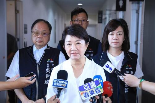 1150921中火燃氣許可中市一天就發 創中華民國首例 盧秀燕：改善空污的「最後一哩路」承諾已經做到！ 「鬍鬚張」遭抵制 盧秀燕:台灣是民主國家 人人有權表態不被出征