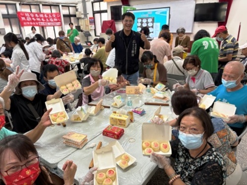 1150923創世攜手弘光科大餐旅系 邀福雅里民自做月餅慶中秋