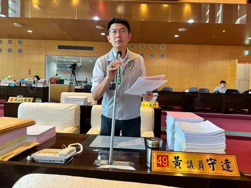 1151006台中州廳重新開放部分空間並結合爵士音樂節舉辦活動 市議員黃守達批：台中州廳定位仍相當模糊產品圖