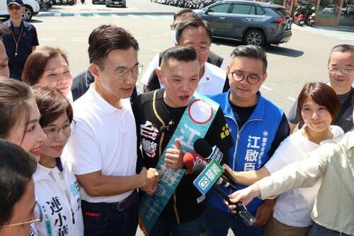 1151011江啟臣合體胡志強、「兩羅」跨區助選　喊話市長議員「一棒都不能掉」產品圖