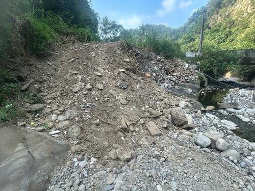 1151016霧峰桐林山區違法傾倒廢土 檢舉單位疑被不肖業者報復 中市議員李天生強烈要求徹底追查產品圖
