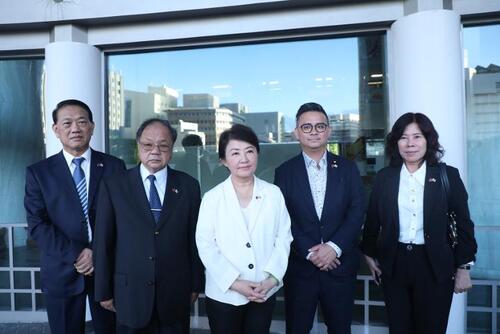 1151021盧市長會晤沖繩縣副知事宮城嗣吉 深化第一島鏈城市夥伴關係、盼為印太和平繁榮獻心力產品圖
