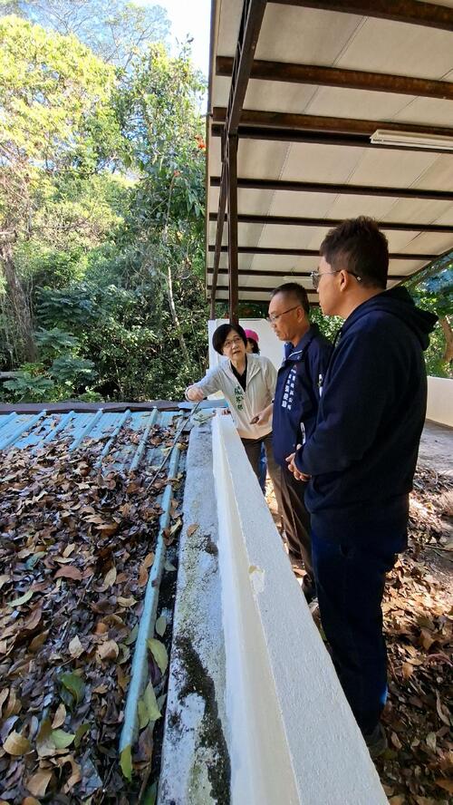 1150125風雨故人來 市議員張芬郁爭取改善桐林活動中心漏水 桐林社區活動中心不再下水雨  全因風雨中故人來