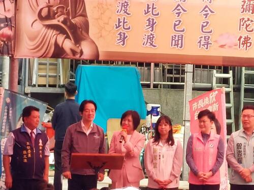 1150129總統賴清德深入台中山區松竹寺參香 關懷長者陪圍爐 百歲爺表演魔術、9旬嬤教作紅龜粿 為8旬獨老添年味